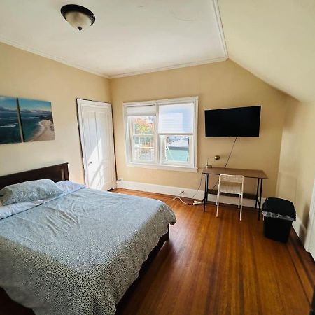 Sunny Spacious Room In Federal Hill, Downtown With Shared Bathroom And Kitchen Providence Eksteriør bilde