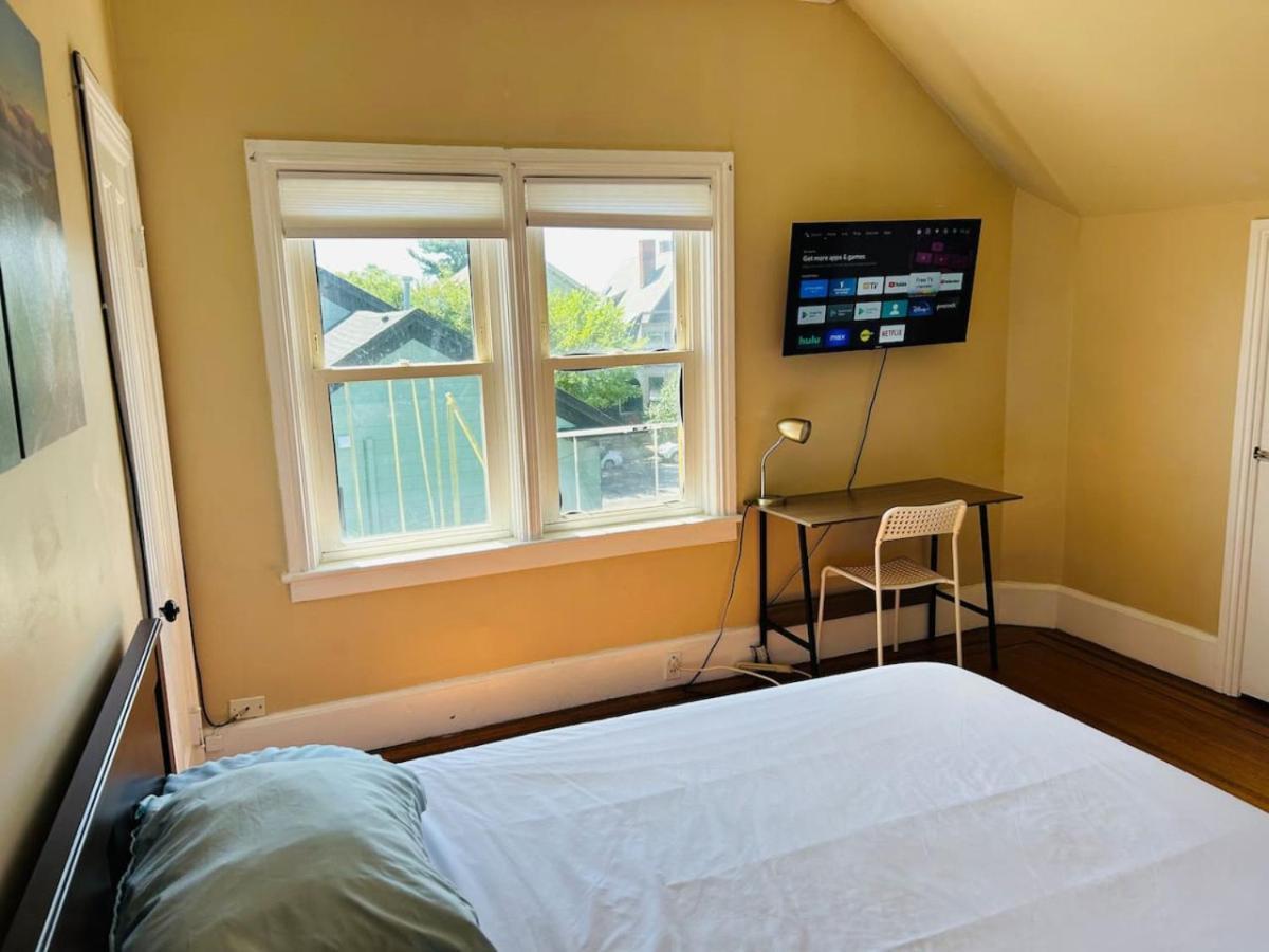 Sunny Spacious Room In Federal Hill, Downtown With Shared Bathroom And Kitchen Providence Eksteriør bilde