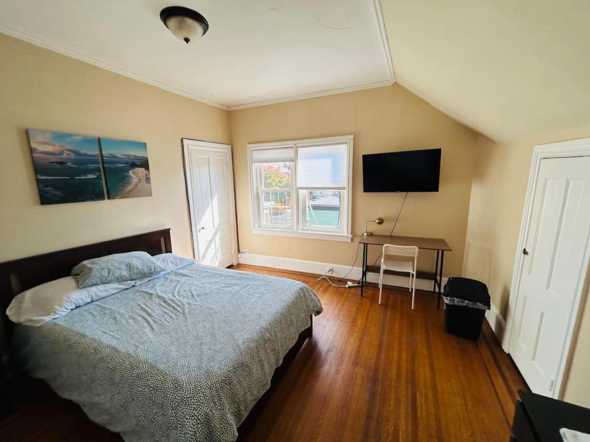 Sunny Spacious Room In Federal Hill, Downtown With Shared Bathroom And Kitchen Providence Eksteriør bilde