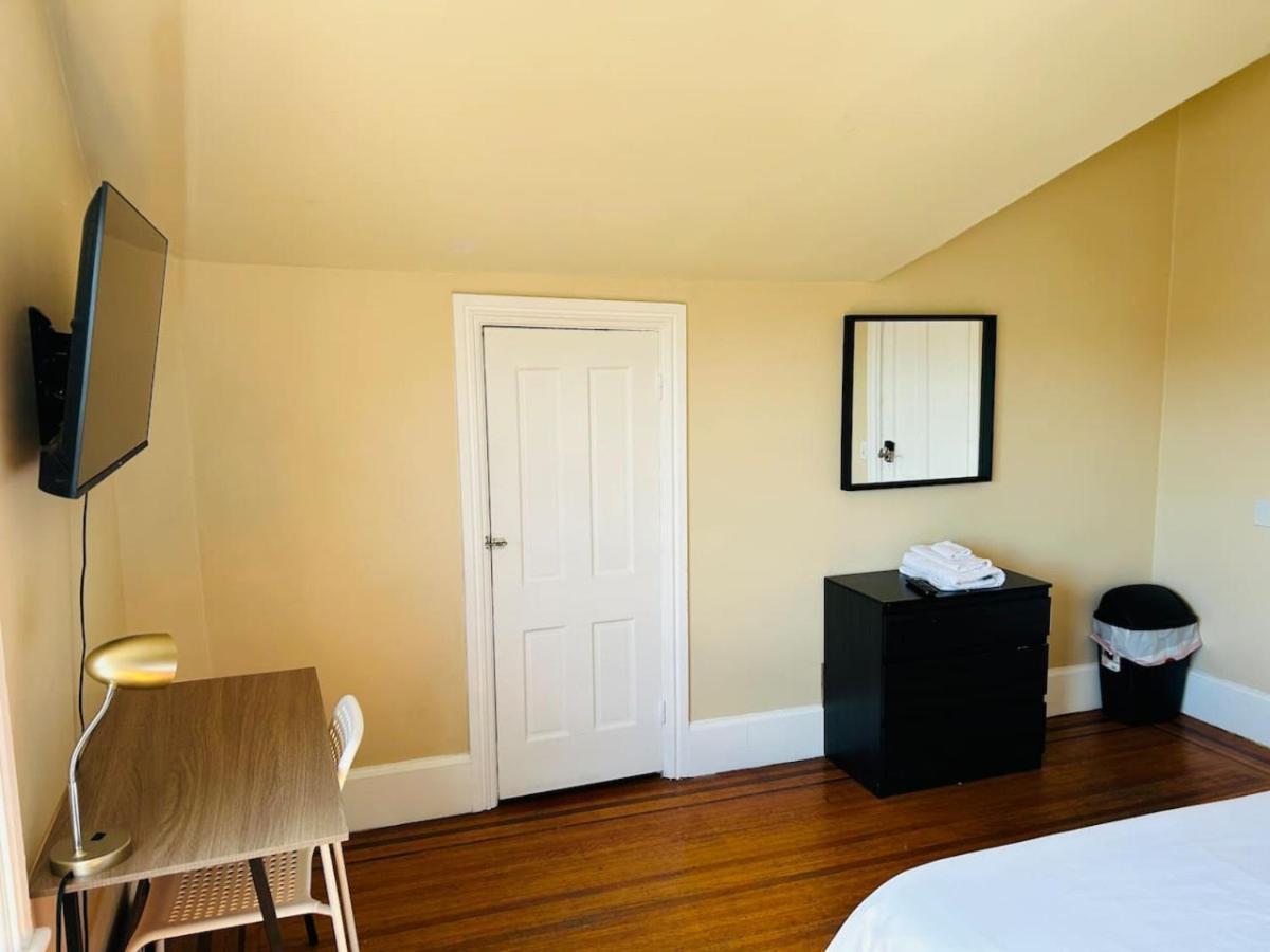 Sunny Spacious Room In Federal Hill, Downtown With Shared Bathroom And Kitchen Providence Eksteriør bilde